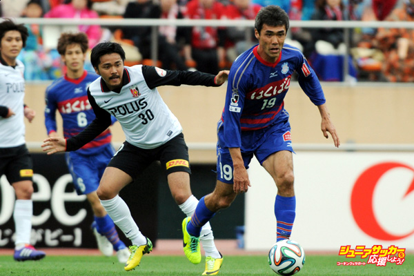 Ventforet Kofu v Urawa Red Diamonds - J.League 2014