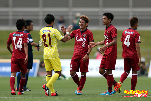 SAGAMIHARA, JAPAN - MAY 10:  (EDITORIAL USE ONLY) FC Ryukyu players celebrate their 1-0 win after the J.League third division match between SC Sagamihara and FC Ryukyu at Gion Stadium on May 10, 2015 in Sagamihara, Kanagawa, Japan.  (Photo by Kaz Photography/Getty Images)