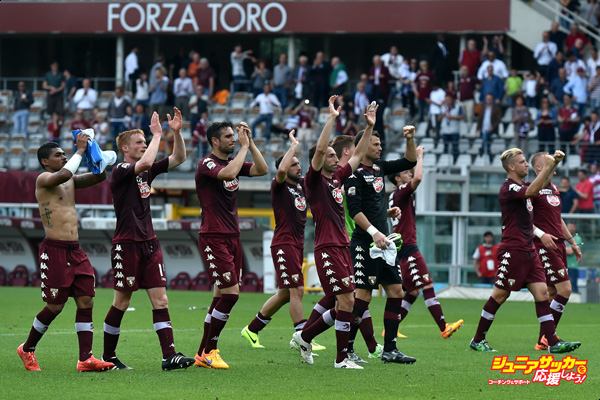TURIN, ITALY - MAY 17:  Players of Torino FC celebrate victory at the end of the Serie A match between Torino FC and AC Chievo Verona at Stadio Olimpico di Torino on May 17, 2015 in Turin, Italy.  (Photo by Valerio Pennicino/Getty Images)