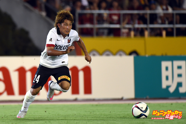 NAGOYA, JAPAN - JULY 25:  (EDITORIAL USE ONLY) Takahiro Sekine of Urawa Reds dribbles the ball during the J.League match between Nagoya Granpus and Urawa Reds at Paloma Mizuho Stadium on July 25, 2015 in Nagoya, Japan.  (Photo by Kaz Photography/Getty Images)
