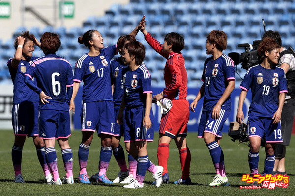 FARO, PORTUGAL - MARCH 11:  Players of Japan celebrate the victory during the Women's Algarve Cup match between Japan and Iceland at Estadio Algarve on March 11, 2015 in Faro, Portugal.  (Photo by Filipe Farinha/Getty Images)