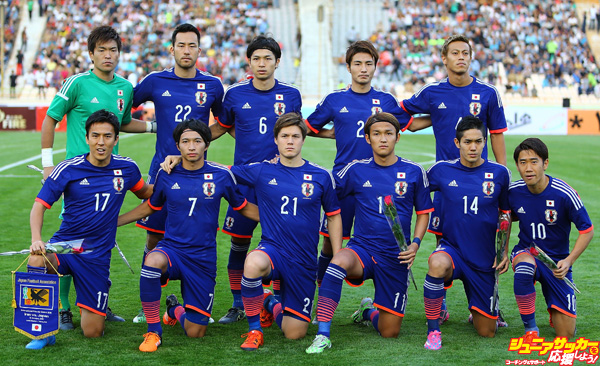 TEHRAN, IRAN - OCTOBER 13:  Japanese players poses for team photo during the international friendly match between Iran and Japan at Azadi Stadium on October 13, 2015 in Tehran, Iran.  (Photo by Amin M. Jamali/Getty Images)