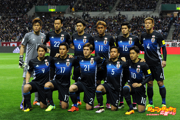 SAITAMA, JAPAN - MARCH 29:  Players of Japan line up for the team photos prior to  the FIFA World Cup Russia Asian Qualifier second round match between Japan and Syria at the Saitama Stadium on March 29, 2016 in Saitama, Japan.  (Photo by Etsuo Hara/Getty Images)