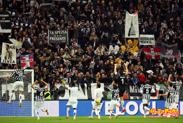 TURIN, ITALY - FEBRUARY 16:  Juventus' players celebrates with supporters at the end of the Italian Serie A soccer match between Juventus and Chievo Verona at Juventus Stadium in Turin, Italy, on February 16, 2014. (Photo by Evren Atalay/Anadolu Agency/Getty Images)