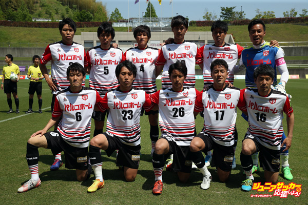 FUJIEDA, JAPAN - MAY 01:  (EDITORIAL USE ONLY) Grulla Morioka players line up for the team photos prior to the J.League third division match between Fujieda MYFC and Grulla Morioka at the Fujieda Stadium on May 1, 2016 in Fujieda, Shizuoka, Japan.  (Photo by Kaz Photography/Getty Images)