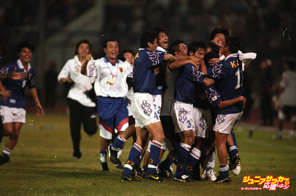 JOHOR BAHRU, MALAYSIA - NOVEMBER 16:  (EDITORIAL USE ONLY)  Japanese players and coaches celebrate Masayuki Okano's golden goal during the 1998 France World Cup Asian Play-off match between Japan and Iran at Larkin Stadium on November 16, 1997 in Johor Bahru, Malaysia. Japan won 3-2 and qualified for France World Cup.  (Photo by Kaz Photography/Getty Images)