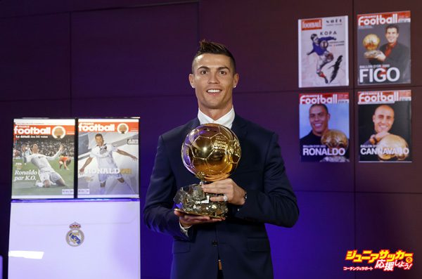 MADRID, SPAIN - DECEMBER 12:  Cristiano Ronaldo of Real Madrid poses with the Ballon D'Or 2016 trophy at Estadio Santiago Bernabeu on December 12, 2016 in Madrid, Spain.  (Photo by Angel Martinez/Real Madrid via Getty Images)