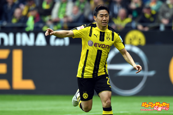 DORTMUND, GERMANY - APRIL 15: Shinji Kagawa of Borussia Dortmund celebrates his team's first goal scored by Marco Reus (not pictured) during the Bundesliga match between Borussia Dortmund and Eintracht Frankfurt at Signal Iduna Park on April 15, 2017 in Dortmund, Germany. (Photo by Etsuo Hara/Getty Images)