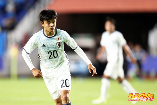 SUWON, SOUTH KOREA - MAY 24: Takefusa Kubo #20 of Japan in action during the FIFA U-20 World Cup Korea Republic 2017 group D match between Uruguay and Japan at Suwon World Cup Stadium on May 24, 2017 in Suwon, South Korea. (Photo by Koji Watanabe/Getty Images)