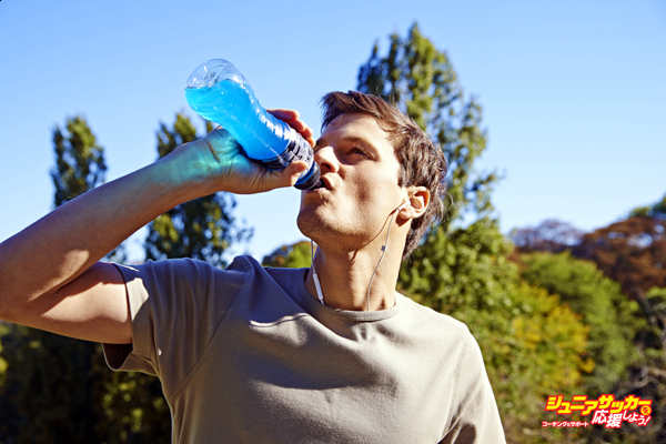 Man drinking sports drink. (Photo by: BSIP/UIG via Getty Images)