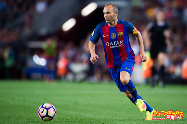 BARCELONA, SPAIN - AUGUST 10:  Andres Iniesta of FC Barcelona runs with the ball during the Joan Gamper trophy match between FC Barcelona and UC Sampdoria at Camp Nou on August 10, 2016 in Barcelona, Spain.  (Photo by Alex Caparros/Getty Images)