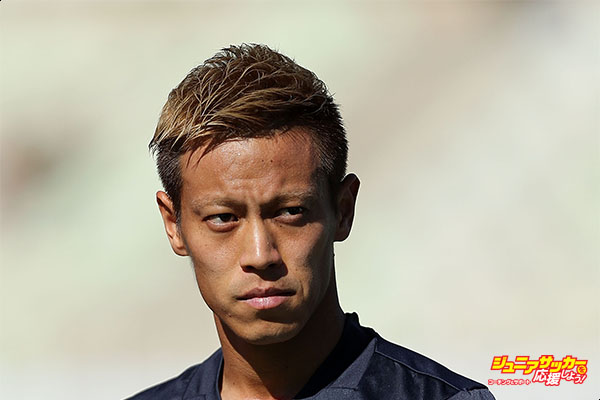 TEHRAN, IRAN - JUNE 13:  Keisuke Honda of  Japan in action during the FIFA World Cup Russia Asian Final Qualifier match between Iraq and Japan at PAS Stadium on June 13, 2017 in Tehran, Iran.  (Photo by Amin M. Jamali/Getty Images)