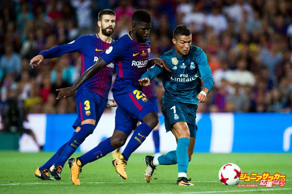 BARCELONA, SPAIN - AUGUST 13: Cristiano Ronaldo of Real Madrid CF fights for the ball with Samuel Umtiti of FC Barcelona during the Supercopa de Espana Supercopa Final 1st Leg match between FC Barcelona and Real Madrid at Camp Nou on August 13, 2017 in Barcelona, Spain. (Photo by Alex Caparros/Getty Images)
