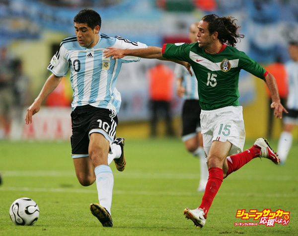LEIPZIG, GERMANY - JUNE 24: Juan Riquelme of Argentina is pursued by Jose Antonio Castro of Mexico during the FIFA World Cup Germany 2006 Round of 16 match between Argentina and Mexico played at the Zentralstadion on June 24, 2006 in Leipzig, Germany.  (Photo by Clive Mason/Getty Images)