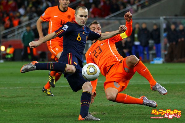 JOHANNESBURG, SOUTH AFRICA - JULY 11:  Andres Iniesta of Spain scores the winning goal during the 2010 FIFA World Cup South Africa Final match between Netherlands and Spain at Soccer City Stadium on July 11, 2010 in Johannesburg, South Africa.  (Photo by Lars Baron/Getty Images)