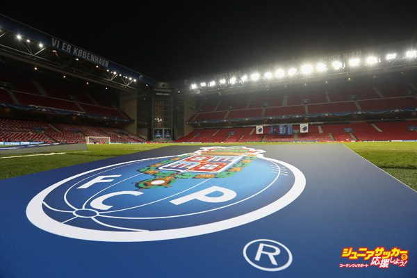 COPENHAGEN, DENMARK - NOVEMBER 22:  The FC Porto emblem is on display ready for the match during the UEFA Champions League match between FC Copenhagen and FC Porto at Parken Stadium on November 22, 2016 in Copenhagen, .  (Photo by Christopher Lee - UEFA/UEFA via Getty Images)