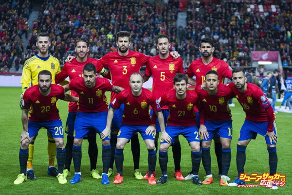 GIJON, SPAIN - MARCH 24: The Spain players line up for a team photo prior to the FIFA 2018 World Cup Qualifier between Spain and Israel at Estadio El Molinon on March 24, 2017 in Gijon, Spain.  (Photo by Juan Manuel Serrano Arce/Getty Images)