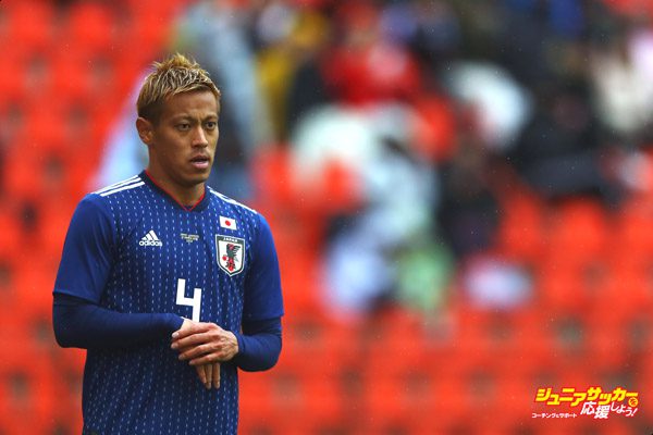 LIEGE, BELGIUM - MARCH 27:  Keisuke Honda of Japan in action during the International friendly match between Japan and Ukraine held at Stade Maurice Dufrasne on March 27, 2018 in Liege, Belgium.  (Photo by Dean Mouhtaropoulos/Getty Images)