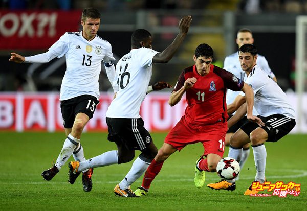 KAISERSLAUTERN, GERMANY - OCTOBER 08:(L-R) Thomas Mueller, Antonio Ruediger, Lars Stindl of Germany and Ramil Sheydaev of Azerbaijan battle for the ball during the FIFA 2018 World Cup Qualifier between Germany and Azerbaijan at Fritz-Walter-Stadion on October 8, 2017 in Kaiserslautern, Rhineland-Palatinate.  (Photo by Matthias Hangst/Bongarts/Getty Images)