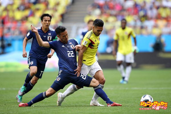 SARANSK, RUSSIA - JUNE 19:  Maya Yoshida of Japan and Radamel Falcao of Colombia  during the 2018 FIFA World Cup Russia group H match between Colombia and Japan at Mordovia Arena on June 19, 2018 in Saransk, Russia.  (Photo by Clive Mason/Getty Images)