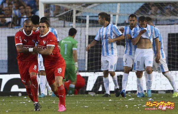 AVELLANEDA, ARGENTINA - DECEMBER 06:  Cristian Rodriguez, of Independiente, (10) celebrates with Jesus Mendez after scoring the opening goal during a second leg match between Independiente and Racing Club as part of Pre Copa Libertadores Playoff at Presidente Peron Stadium on December 06, 2015 in Avellaneda, Argentina. (Photo by Daniel Jayo/LatinContent/Getty Images)